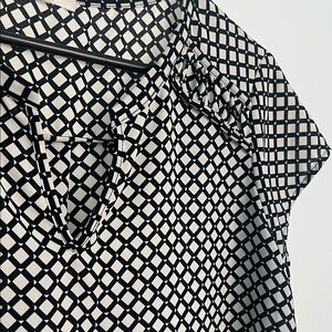 Pleione Monochrome Diamond Pattern Blouse